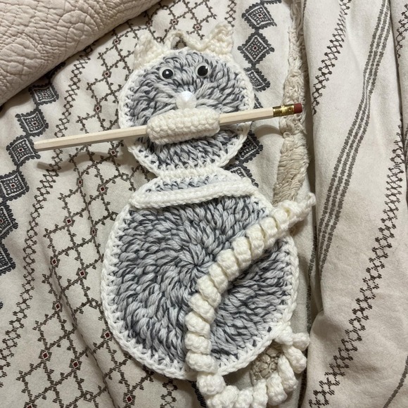 Other - VTG Crochet Kitty With Curly White Tail Pencil Holder Wall Hanging Gray White